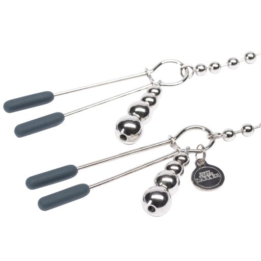 A sötét ötven árnyalata - At my merci csipesz lánccal