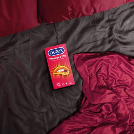 Durex Pleasure Me - bordázott-pontozott óvszer (12db)